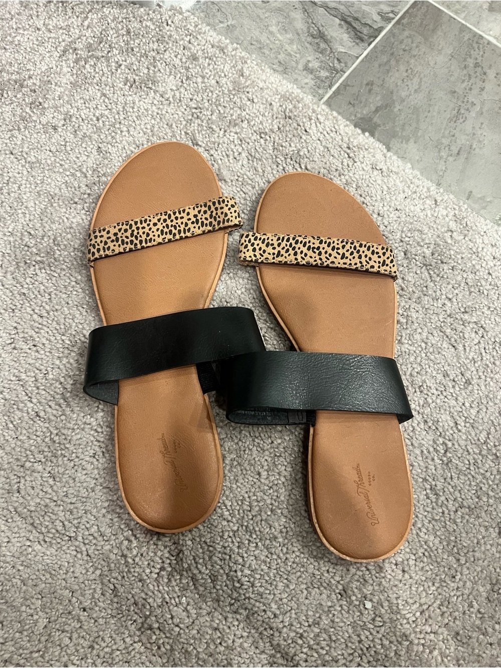 Universal Thread Cheetah Print & Black Two-Strap Slide Sandals (Women’s 9.5 Wide